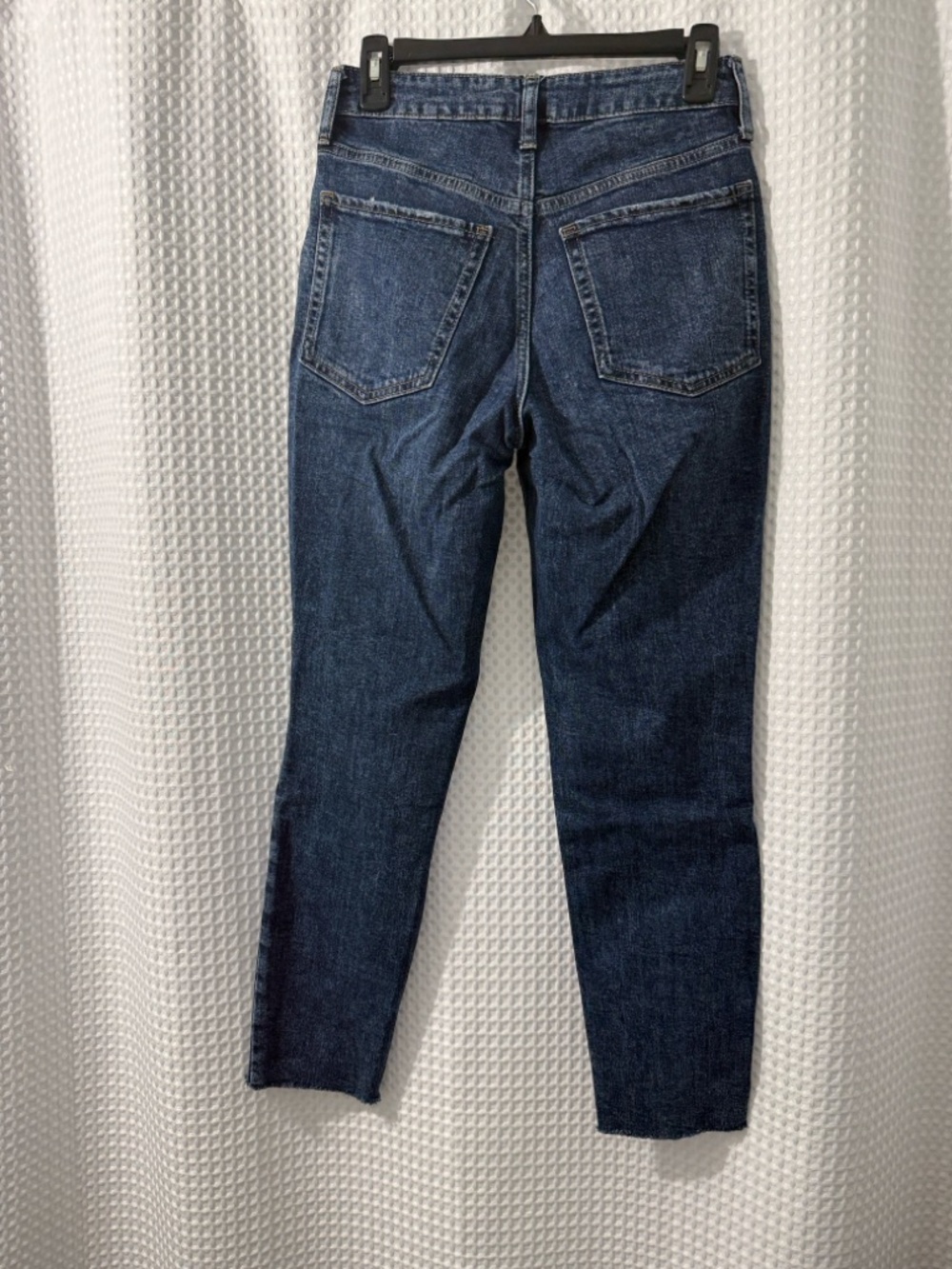Old Navy Women’s High-Waisted O.G. Straight Ripped Cut-Off Jean Size 2 - Picture 4 of 7